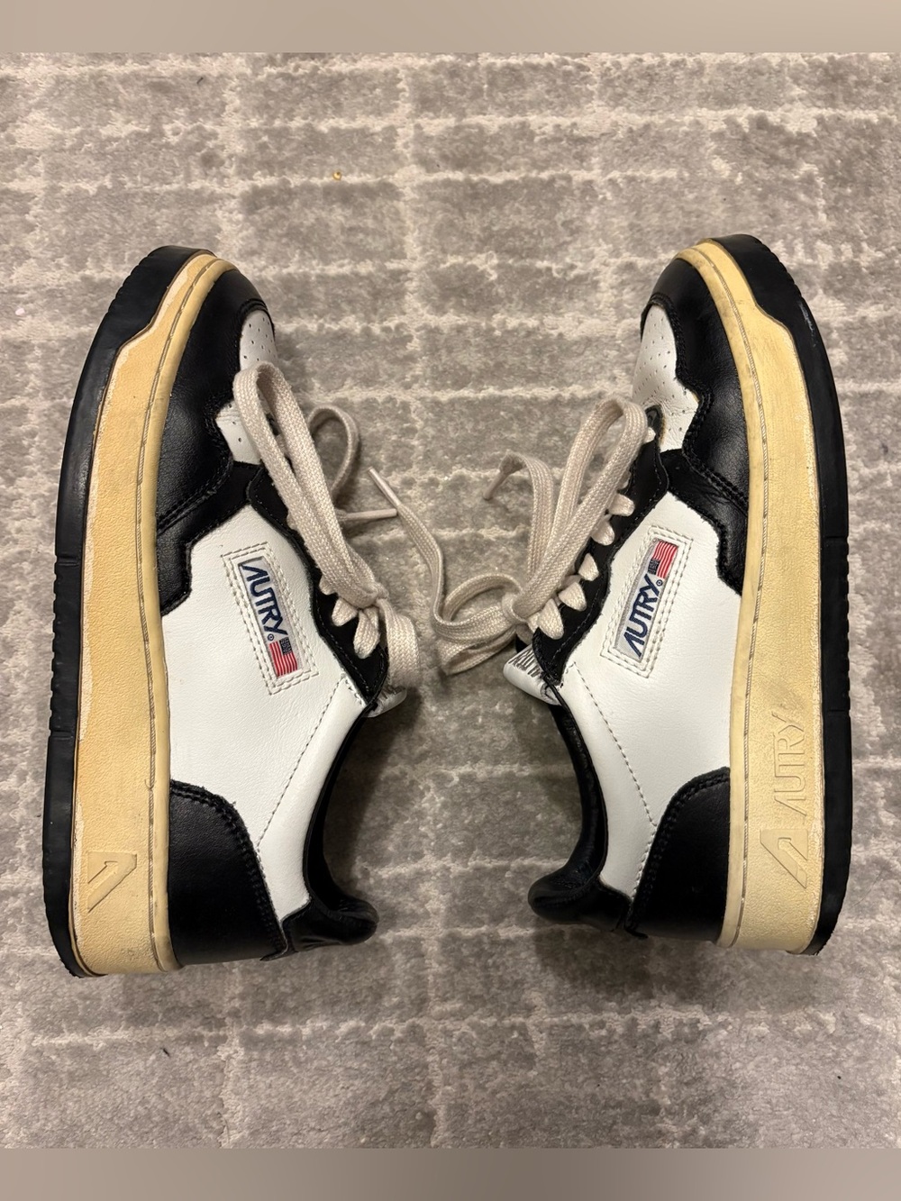 Women’s Autry Medalist Sneakers - size 36 (6)